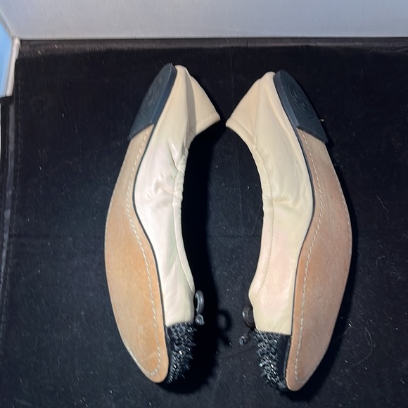 Sam Edelman leather tan/black ballet flats with spikes on the toe cap. - Picture 2 of 3